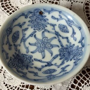 19th Century Chinese Antique Elegant Blue White Porcelain Saucer Qing Dynasty